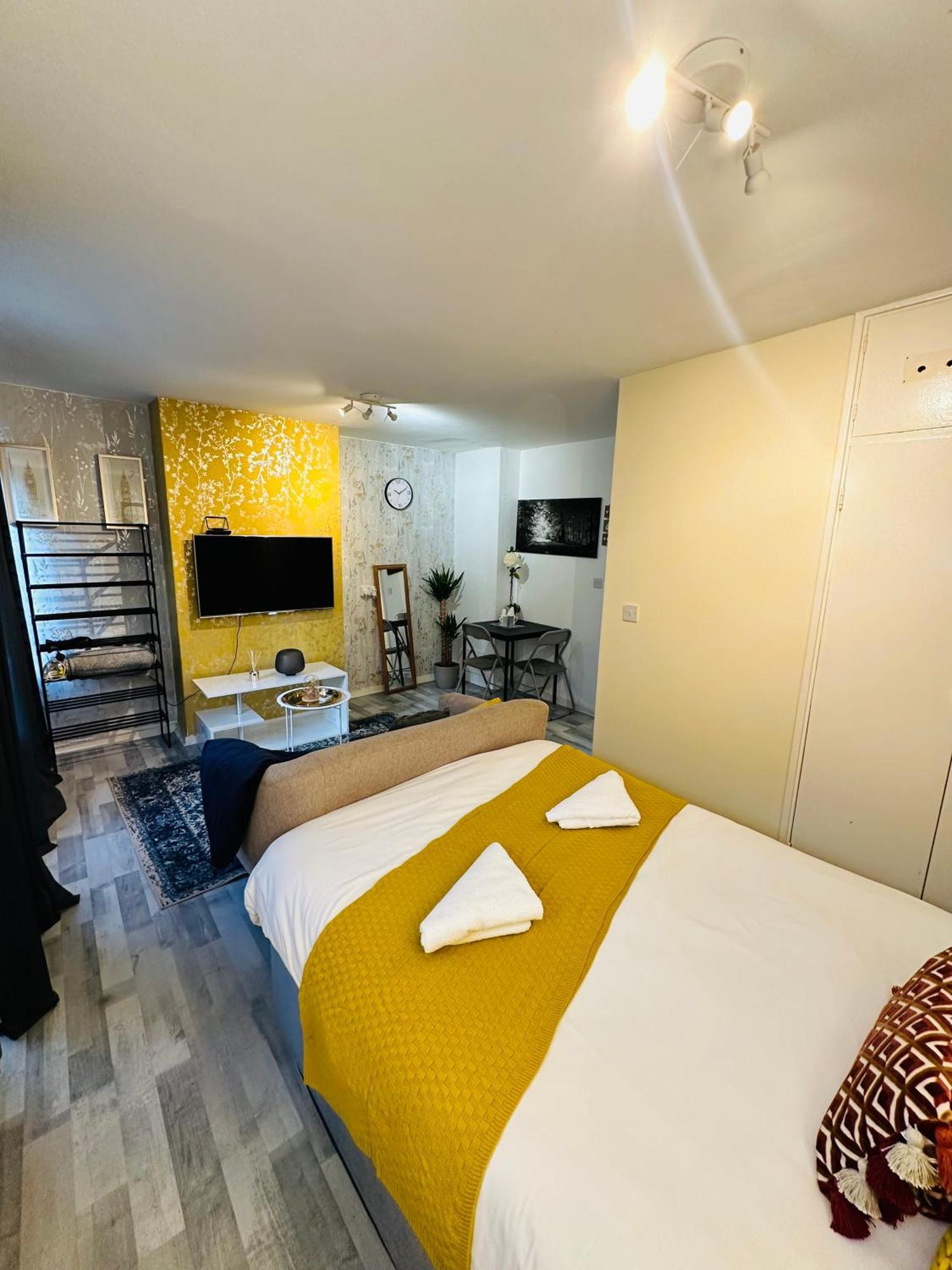Studio Apartment In London, Bethnal Green Экстерьер фото