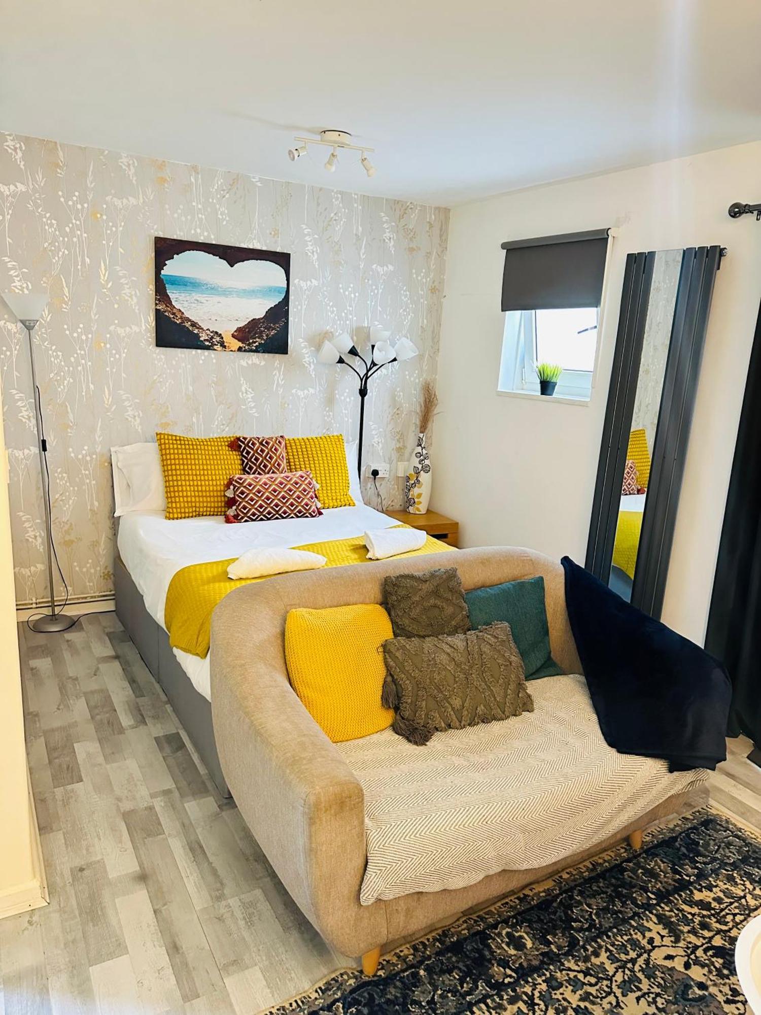 Studio Apartment In London, Bethnal Green Экстерьер фото
